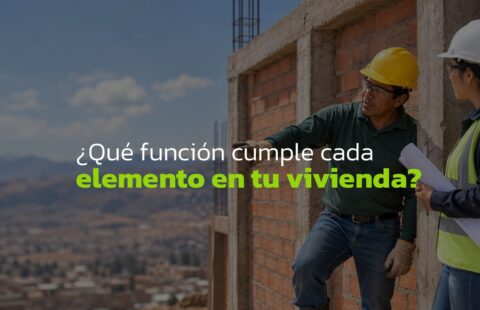 Maestro de obra e ingeniera revisan columnas, vigas y muros de ladrillo en una vivienda en construcción en Huancayo